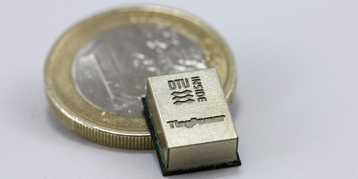 TinyPower power supply unit photographed next to a one euro coin. Photo: Yasser Nour