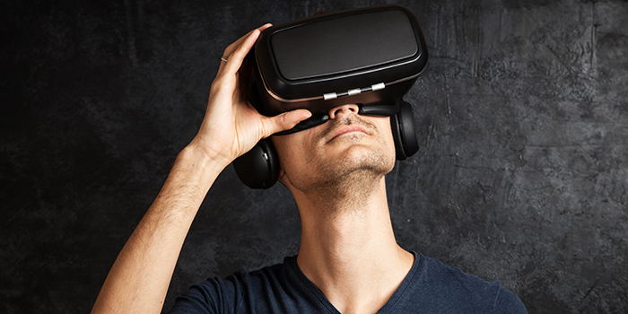 Man using virtual reality headset (Photo: George Dolgikh/Colourbox)